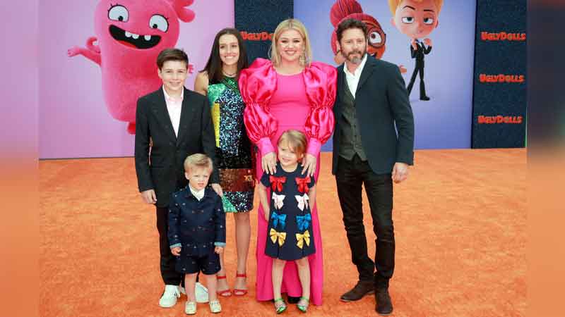 Kelly Clarkson Personal Life & Divorce