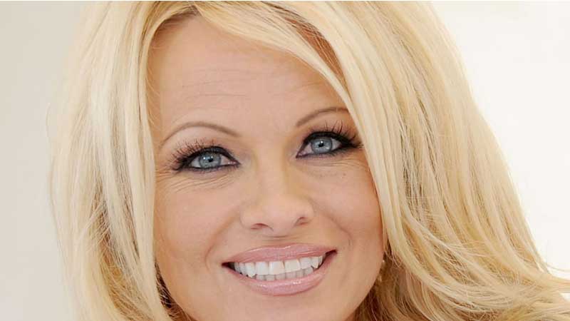 Pamela Anderson Early Life